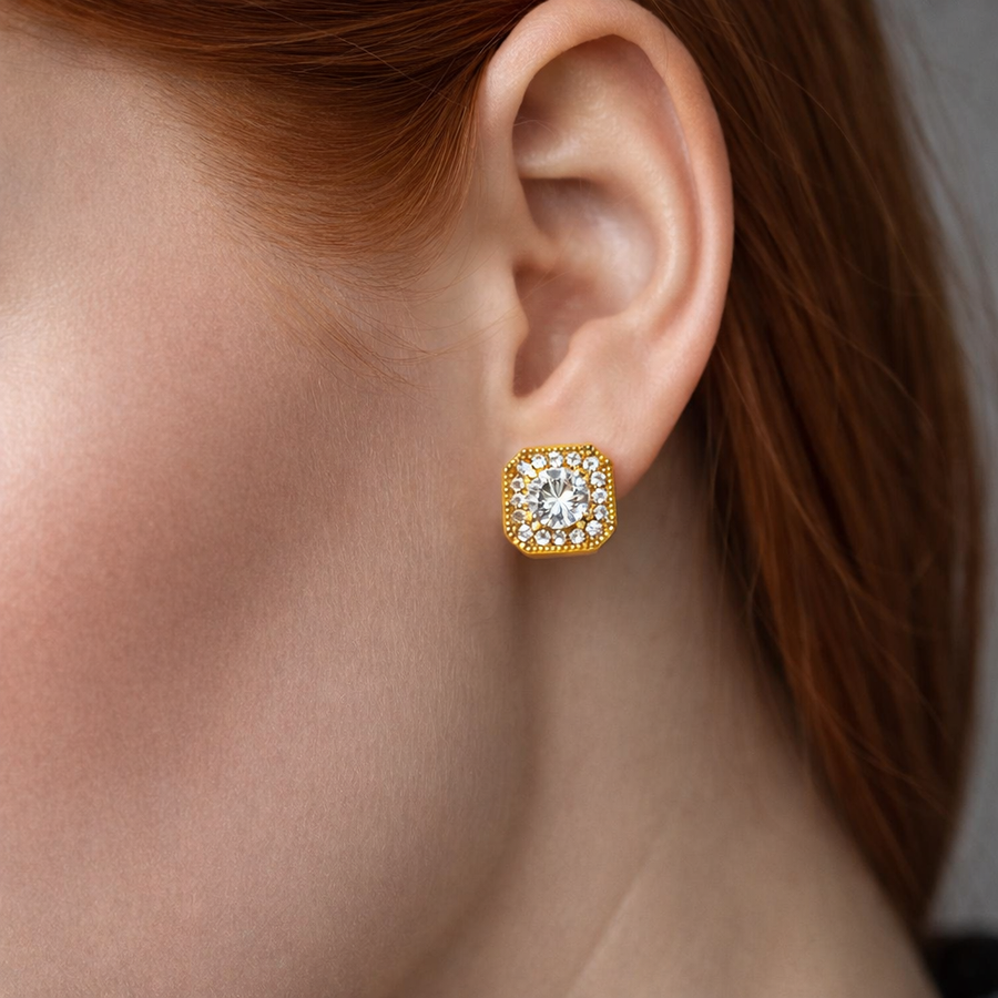 Kolczyki z moissanitem Diana – halo, pionowe zdjęcie z modelką